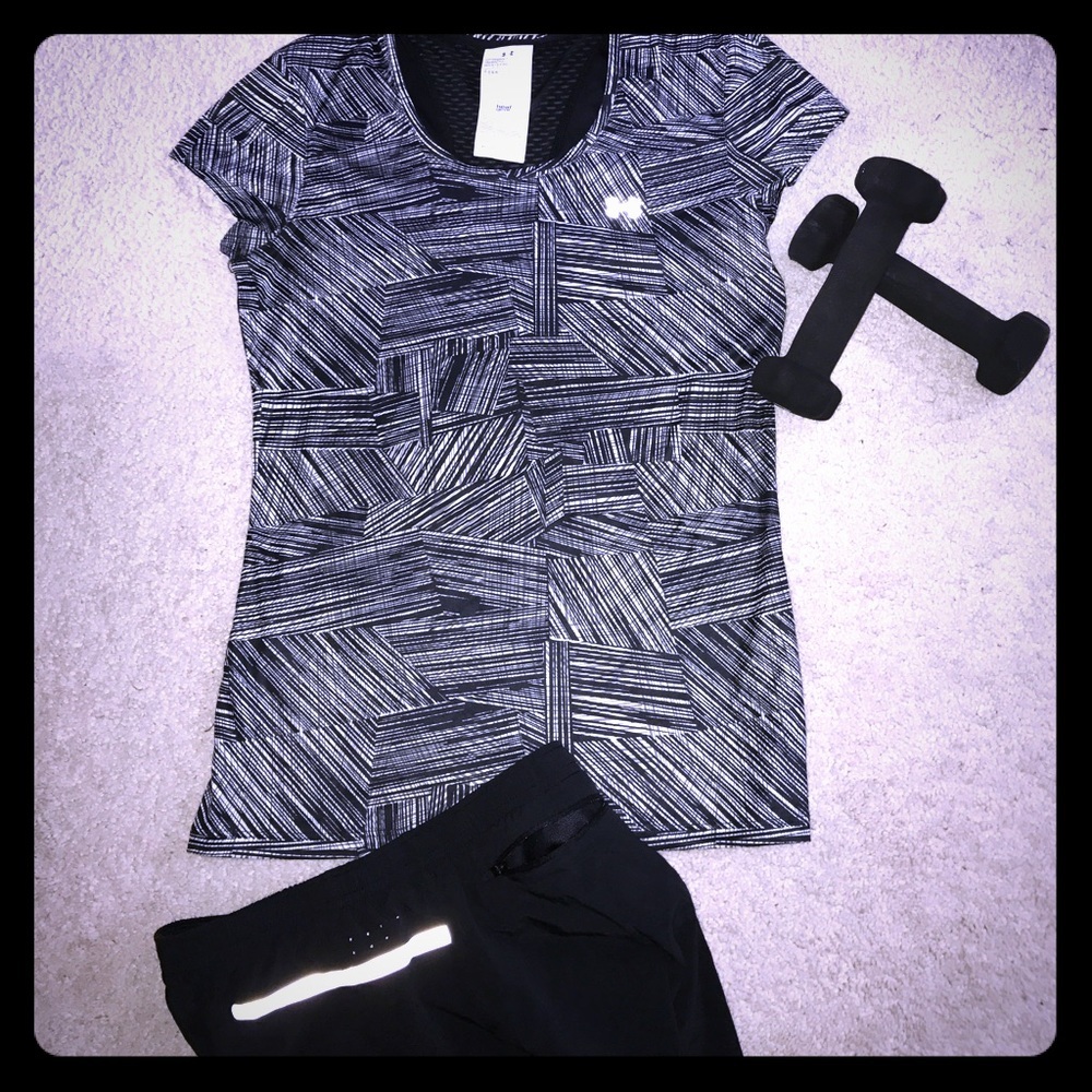 Under Armour heat gear athletic top - EUC 2/$22